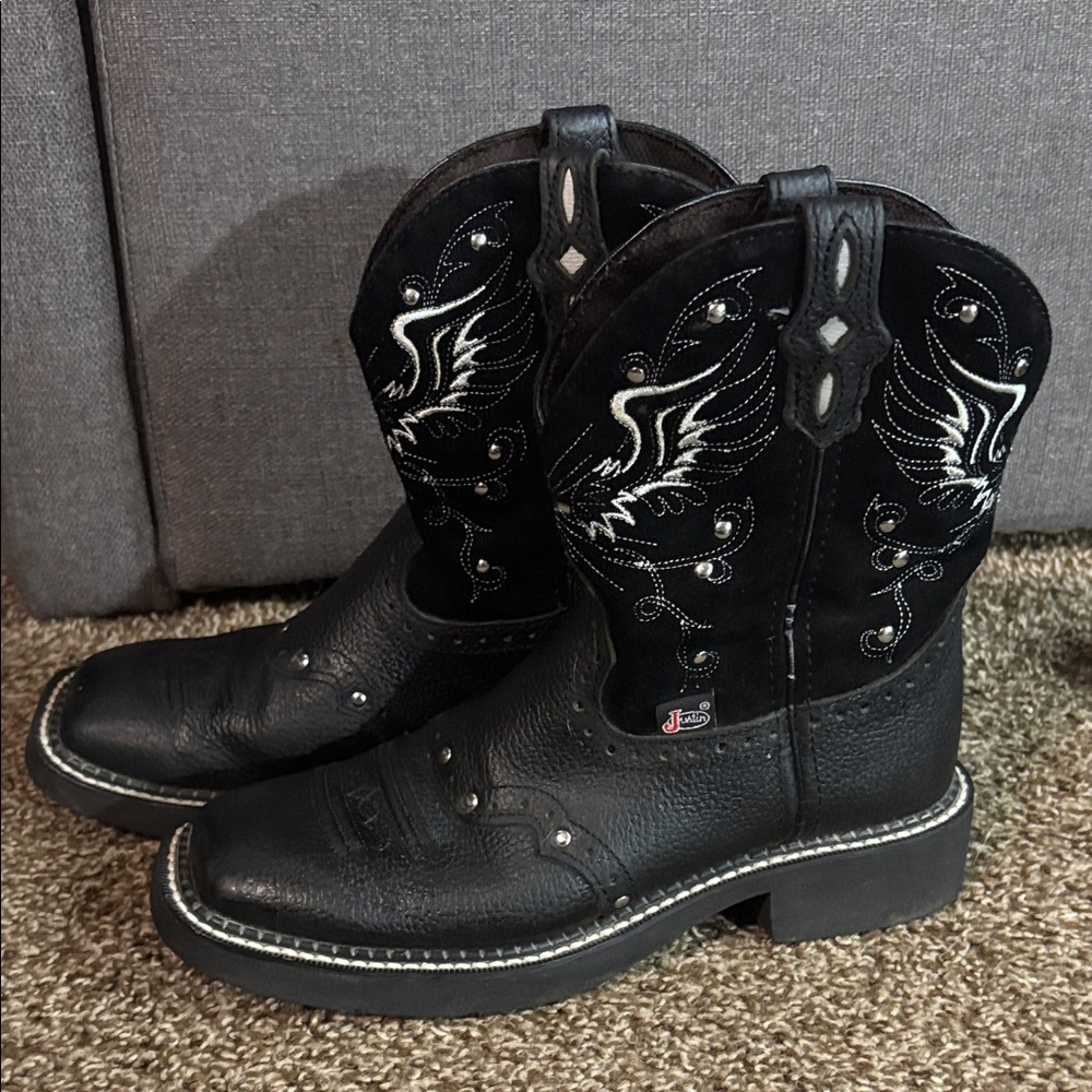 Justin Boots Black Ankle Booties with White Embroidery